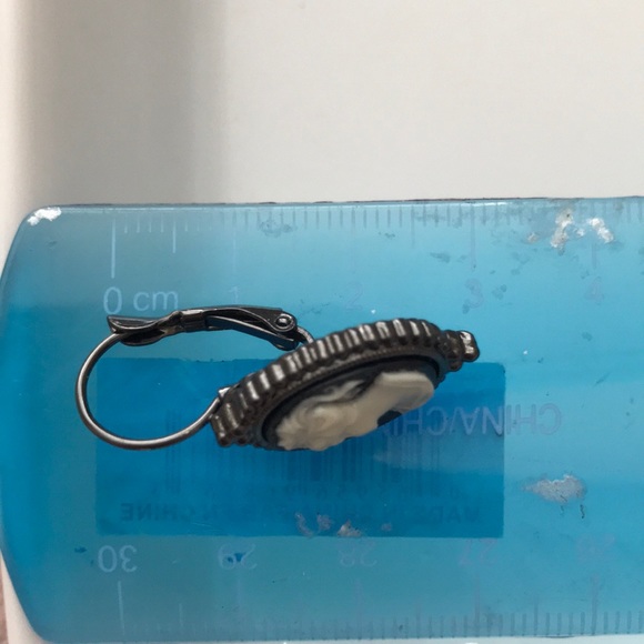 Earrings - Picture 5 of 6